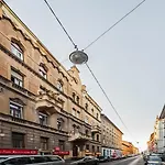 Cozy & Quiet Apartment Near Kiraly Street Free Parking, Ac, Perfect For 4 Guests!